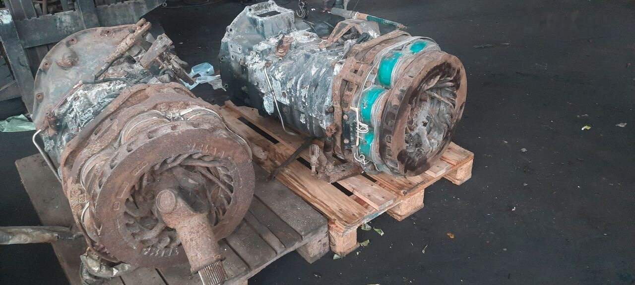 ZF 6S1600 IVECO MAN - Boîte de vitesse pour Bus: photos 1 ZF 6S1600 IVECO MAN - Boîte de vitesse pour Bus: photos 1