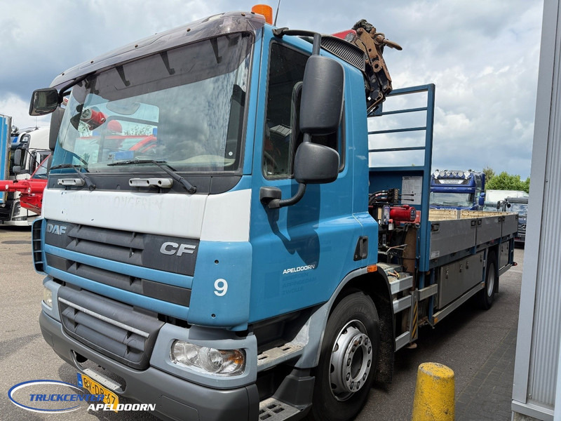 DAF CF 75.310 Manuel, Steel springs, HMF 1560 K3 - Camion plateau, Camion grue: photos 3 DAF CF 75.310 Manuel, Steel springs, HMF 1560 K3 - Camion plateau, Camion grue: photos 3