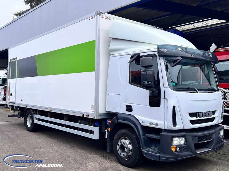 Iveco Eurocargo 150E28 175.650 km, AC, 3 Stoelen, 2000 kg lift, 6 Cilinder - Camion fourgon: photos 1 Iveco Eurocargo 150E28 175.650 km, AC, 3 Stoelen, 2000 kg lift, 6 Cilinder - Camion fourgon: photos 1
