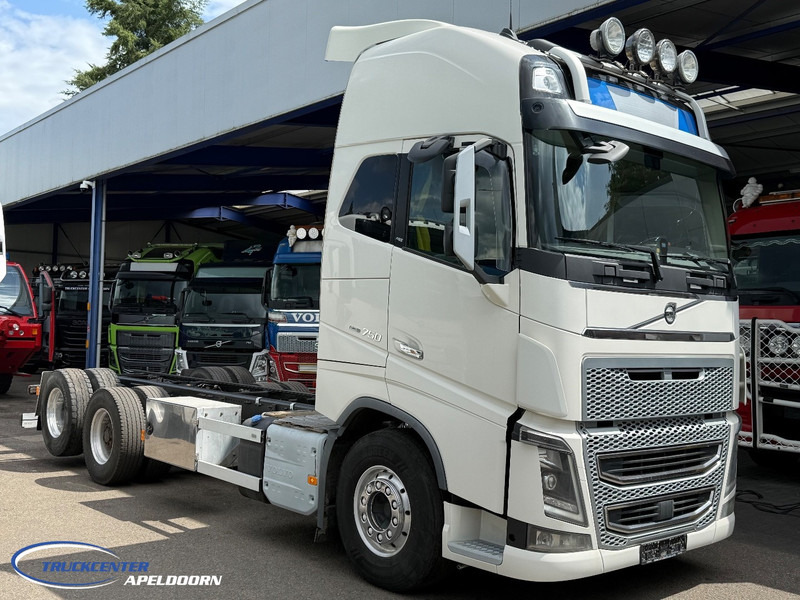 Volvo FH 750 Globetrotter XL, Retarder, 460 WB, Reduction axle, Pto - Châssis cabine: photos 1 Volvo FH 750 Globetrotter XL, Retarder, 460 WB, Reduction axle, Pto - Châssis cabine: photos 1