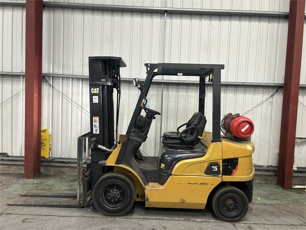 CAT GP25NT  - Chariot élévateur à gaz: photos 1 CAT GP25NT  - Chariot élévateur à gaz: photos 1