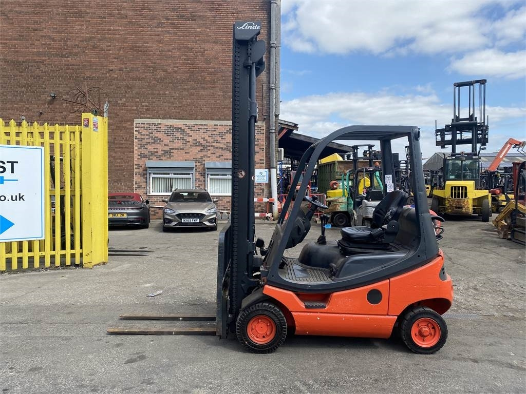 Linde H16T-03  - Chariot élévateur à gaz: photos 1 Linde H16T-03  - Chariot élévateur à gaz: photos 1