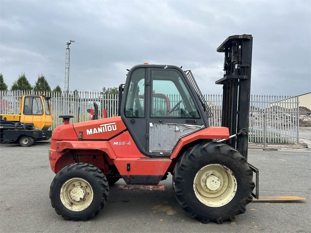 Manitou M26-4 - Chariot tout terrain: photos 1 Manitou M26-4 - Chariot tout terrain: photos 1