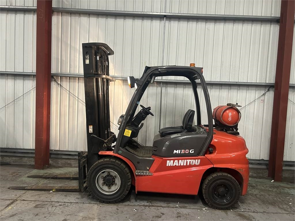 Manitou MI30G - Chariot élévateur à gaz: photos 1 Manitou MI30G - Chariot élévateur à gaz: photos 1
