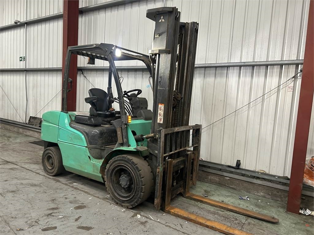 Mitsubishi FD35NT - Chariot élévateur diesel: photos 4 Mitsubishi FD35NT - Chariot élévateur diesel: photos 4