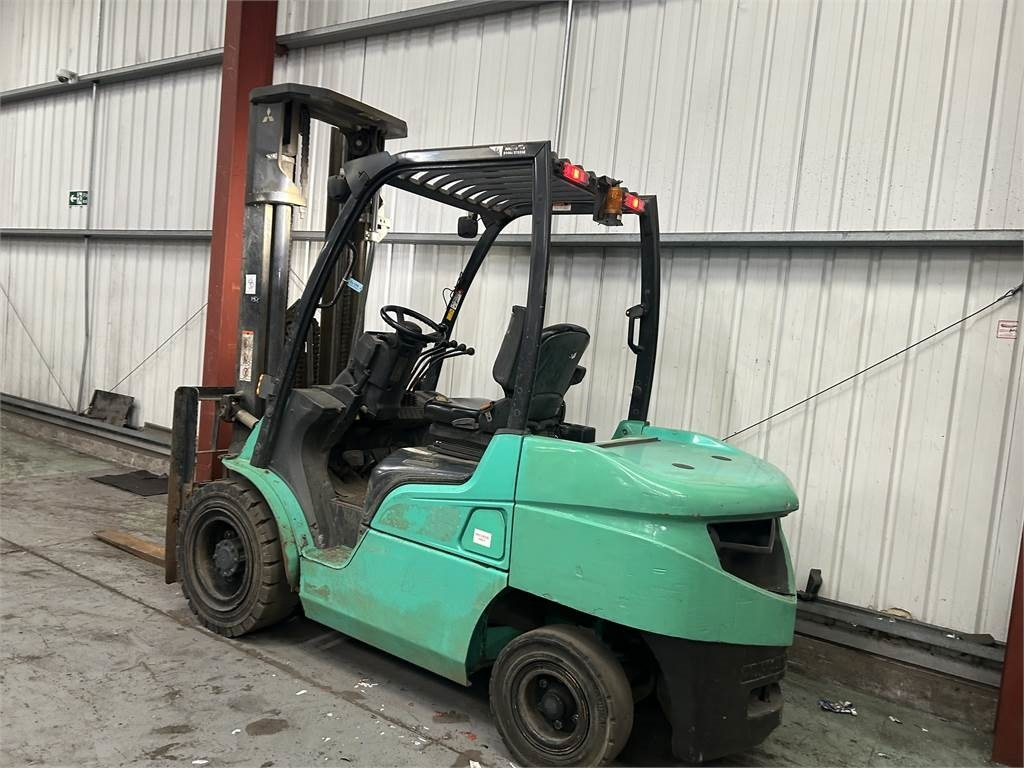 Mitsubishi FD35NT - Chariot élévateur diesel: photos 3 Mitsubishi FD35NT - Chariot élévateur diesel: photos 3