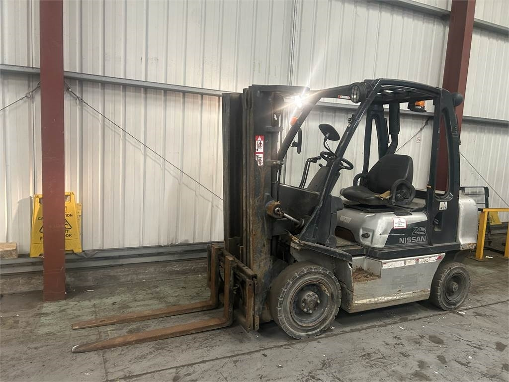 Nissan FD02A25Q - Chariot élévateur diesel: photos 2 Nissan FD02A25Q - Chariot élévateur diesel: photos 2