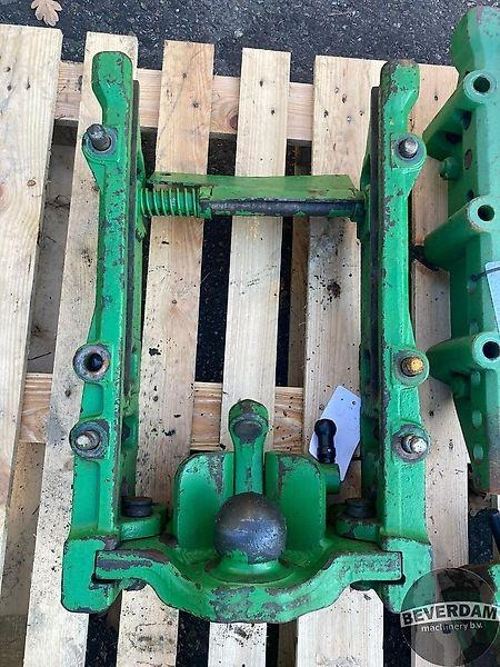 John Deere Trekhaakframe / Trekhaak - Accessoire pour Machine agricole: photos 1 John Deere Trekhaakframe / Trekhaak - Accessoire pour Machine agricole: photos 1