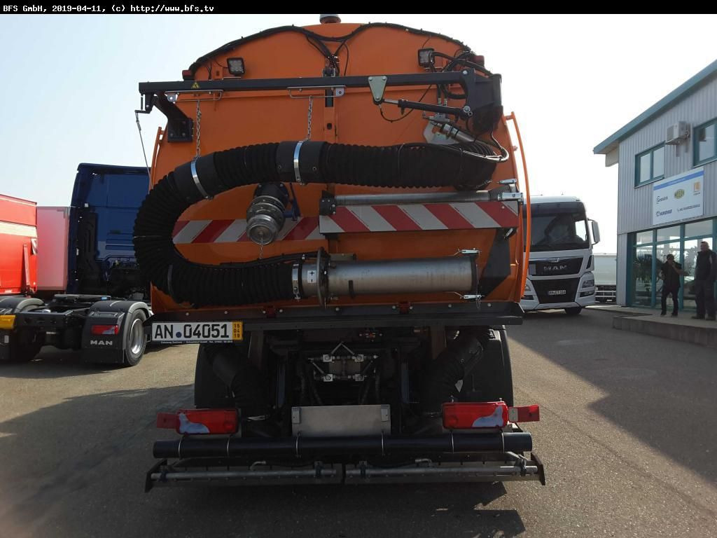 MAN TGS 18.360 4X2 LL Bucher OF 8000 RS beids. WK HD - Balayeuse de voirie: photos 3 MAN TGS 18.360 4X2 LL Bucher OF 8000 RS beids. WK HD - Balayeuse de voirie: photos 3