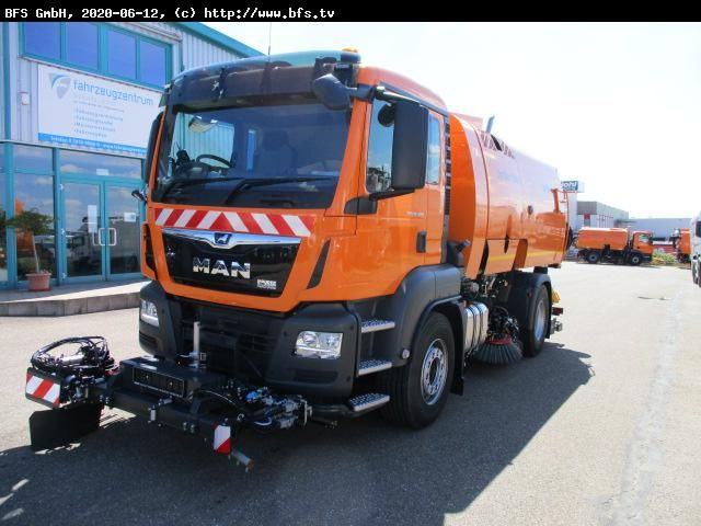 MAN TGS 18.400 4X2 BL Bucher OF 8000 RS Drehjet beid - Balayeuse de voirie: photos 1 MAN TGS 18.400 4X2 BL Bucher OF 8000 RS Drehjet beid - Balayeuse de voirie: photos 1