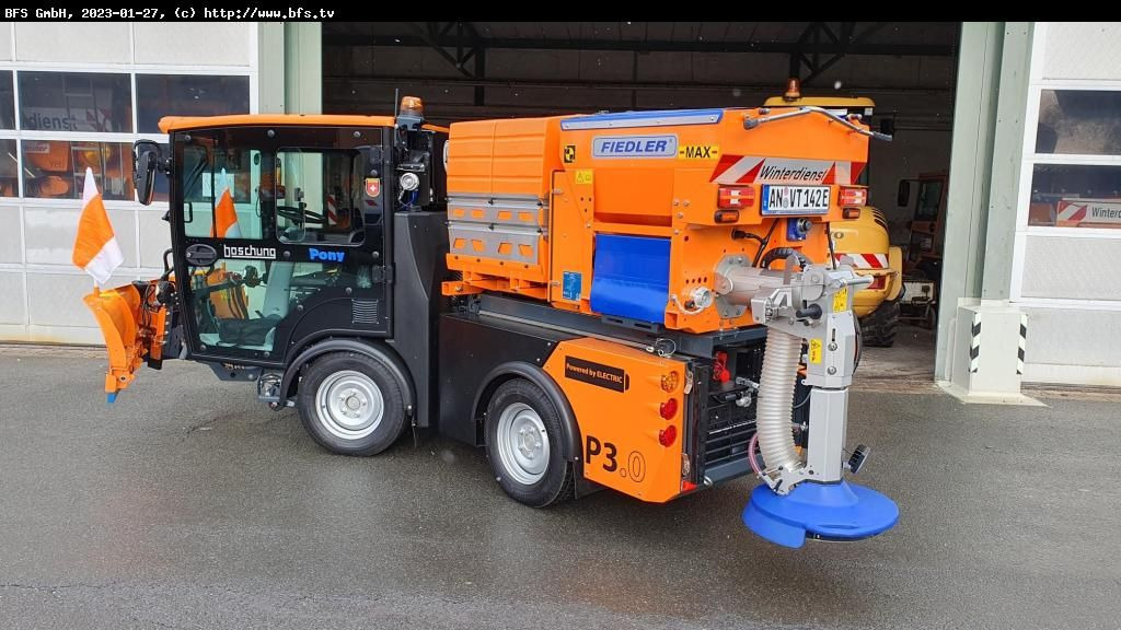 Pony P3.0 Pony P3.0 - Balayeuse de voirie: photos 2 Pony P3.0 Pony P3.0 - Balayeuse de voirie: photos 2