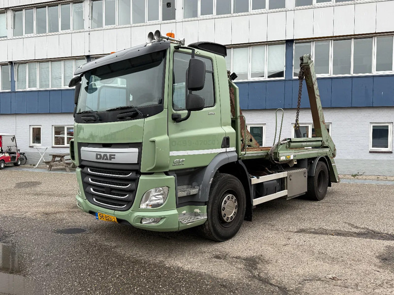 DAF CF 290 4X2 EURO 6 + MULTILIFT SKIPLOADER (HIAB) - Camion multibenne: photos 2 DAF CF 290 4X2 EURO 6 + MULTILIFT SKIPLOADER (HIAB) - Camion multibenne: photos 2