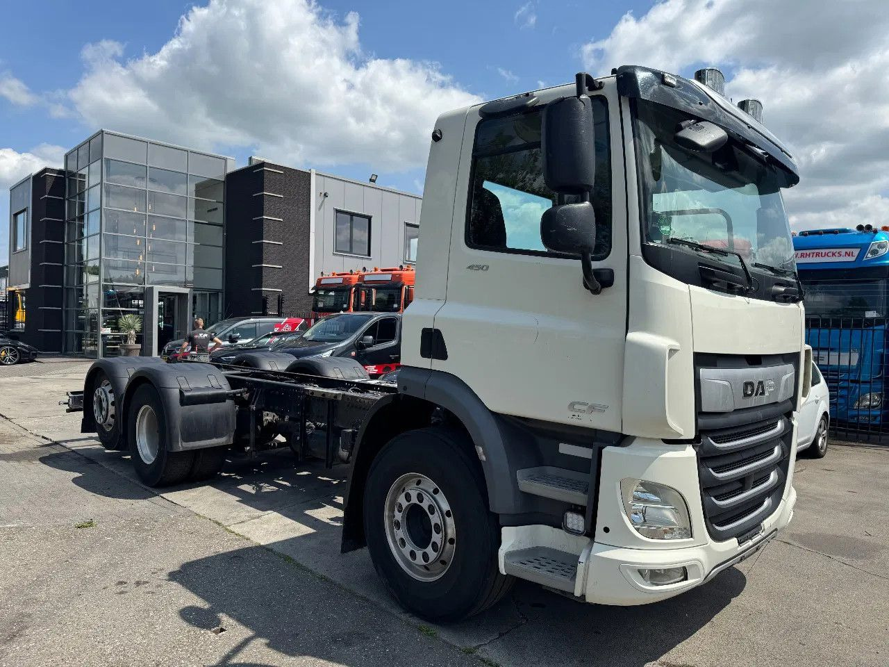 DAF CF 450 6X2 - EURO 6 + LIFT/STEERING AXLE - Châssis cabine: photos 3 DAF CF 450 6X2 - EURO 6 + LIFT/STEERING AXLE - Châssis cabine: photos 3