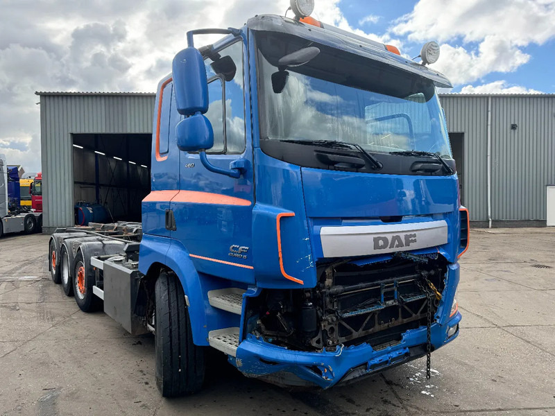 DAF CF 460 8X2 ONLY VISUAL DAMAGED // ENGINE IS RUNNING - Camion - système de câble: photos 3 DAF CF 460 8X2 ONLY VISUAL DAMAGED // ENGINE IS RUNNING - Camion - système de câble: photos 3