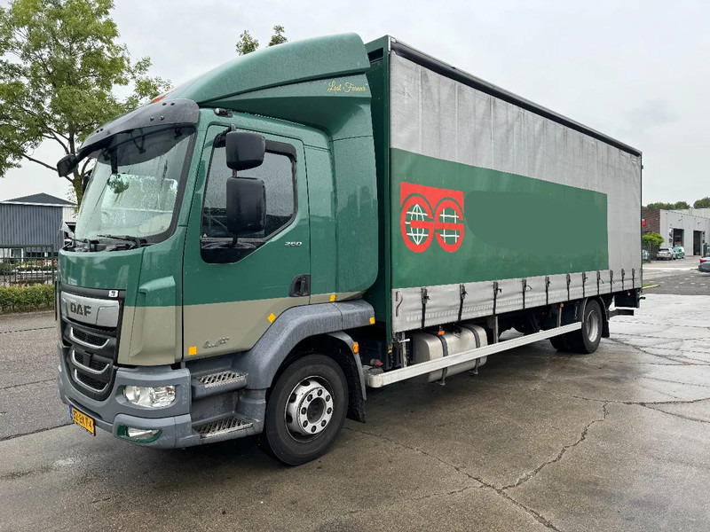 DAF LF 260 4X2 16T DHOLLANDIA LOAD LIFT - Camion à rideaux coulissants: photos 1 DAF LF 260 4X2 16T DHOLLANDIA LOAD LIFT - Camion à rideaux coulissants: photos 1