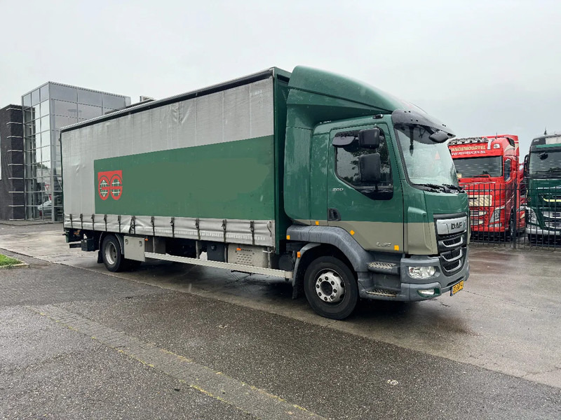 DAF LF 260 4X2 16T DHOLLANDIA LOAD LIFT - Camion à rideaux coulissants: photos 3 DAF LF 260 4X2 16T DHOLLANDIA LOAD LIFT - Camion à rideaux coulissants: photos 3