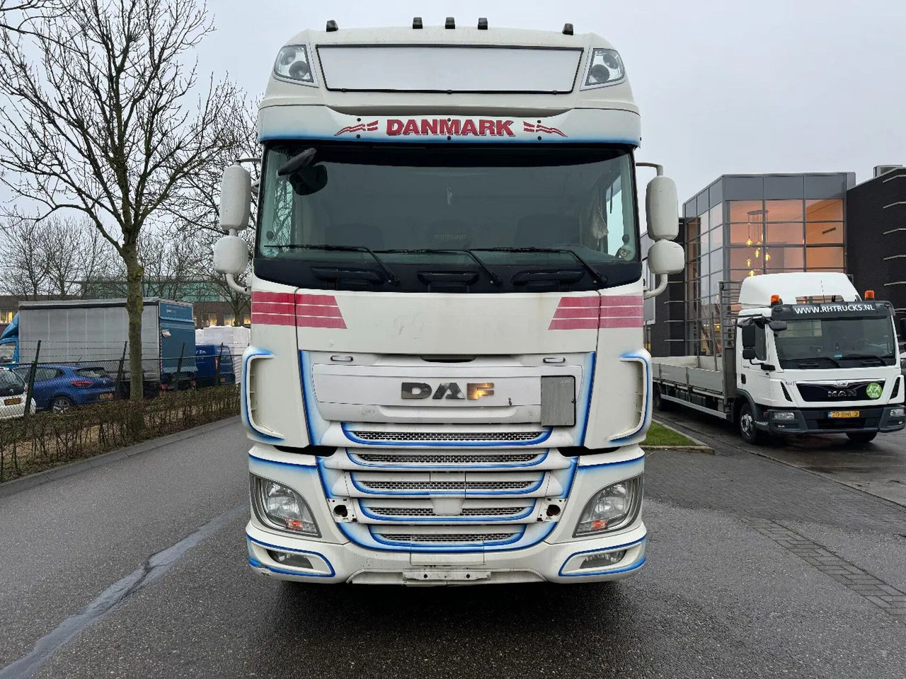 DAF XF 510 6X2 - EURO 6 + RETARDER + ZEPRO LIFT + RE - Camion fourgon: photos 2 DAF XF 510 6X2 - EURO 6 + RETARDER + ZEPRO LIFT + RE - Camion fourgon: photos 2