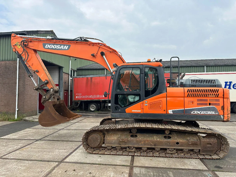 Doosan DX235LC 5 - ONLY 4226 HOURS - - Pelle sur chenille: photos 1 Doosan DX235LC 5 - ONLY 4226 HOURS - - Pelle sur chenille: photos 1