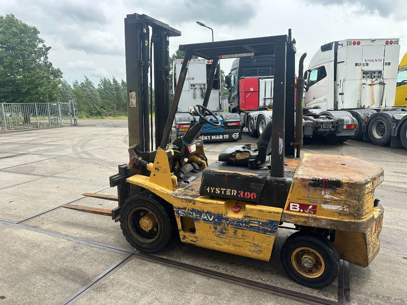 Hyster H3.00XL - 3 TONS - Chariot élévateur diesel: photos 2 Hyster H3.00XL - 3 TONS - Chariot élévateur diesel: photos 2