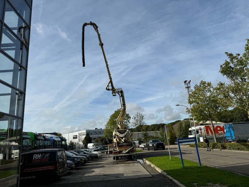 Iveco Eurotrakker 410 8X4 CIFA PUMP 24M + MIXER FULL STEEL + REMOTE CONTROL - Camion pompe: photos 5 Iveco Eurotrakker 410 8X4 CIFA PUMP 24M + MIXER FULL STEEL + REMOTE CONTROL - Camion pompe: photos 5
