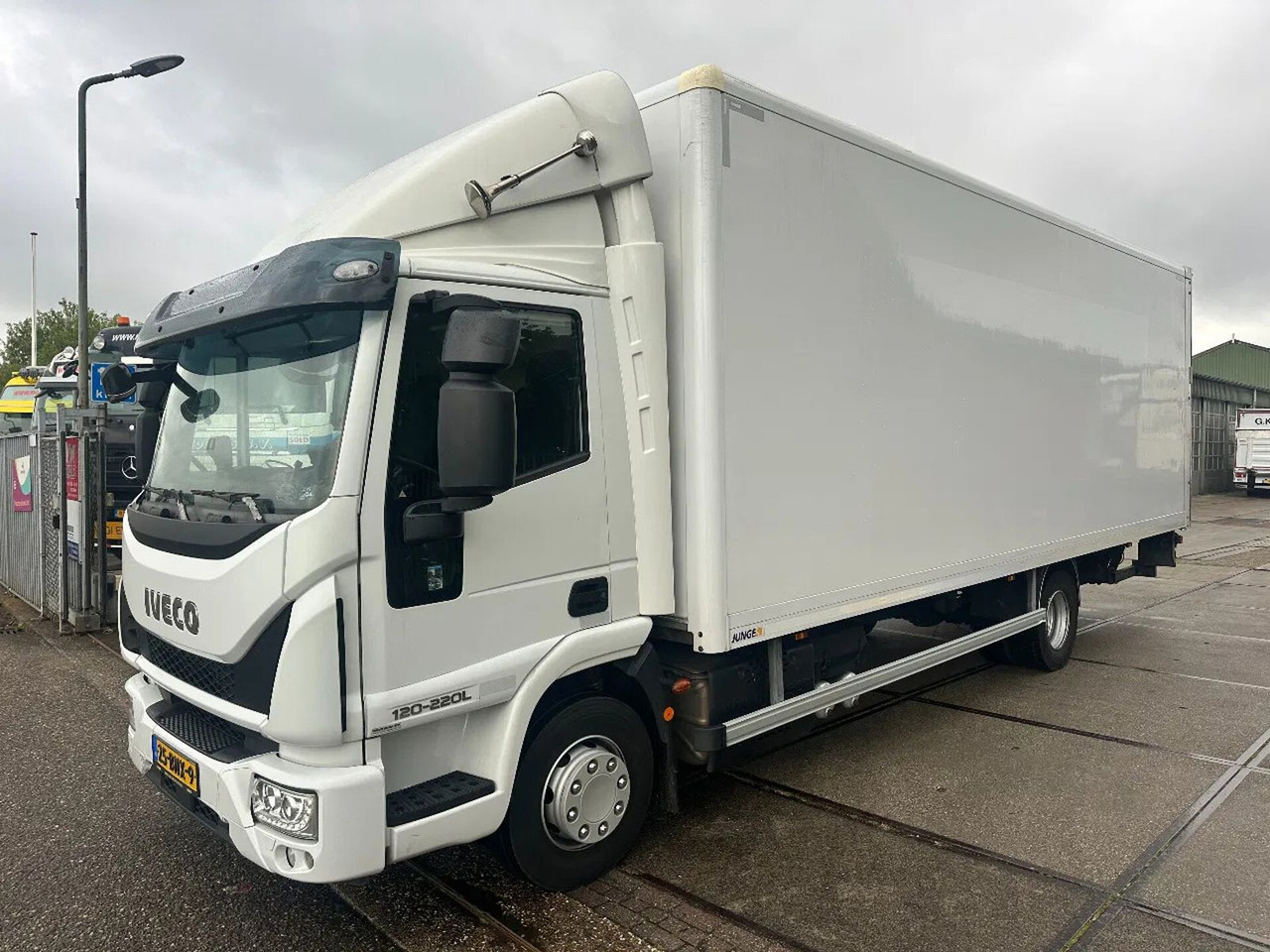 Iveco ML 120 -220 L, DHOLLANDIA LIFT, BOX 726X250X240 - Camion fourgon: photos 1 Iveco ML 120 -220 L, DHOLLANDIA LIFT, BOX 726X250X240 - Camion fourgon: photos 1