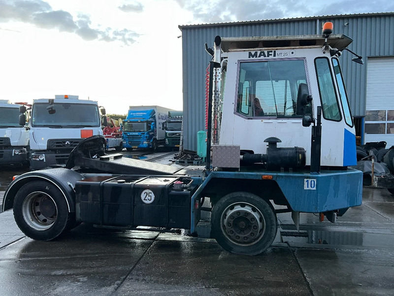 Mafi MT25T131C 4X2 *GEARBOX DON'T GO IN REVERSE* MT25T131C - Tracteur portuaire: photos 4 Mafi MT25T131C 4X2 *GEARBOX DON'T GO IN REVERSE* MT25T131C - Tracteur portuaire: photos 4