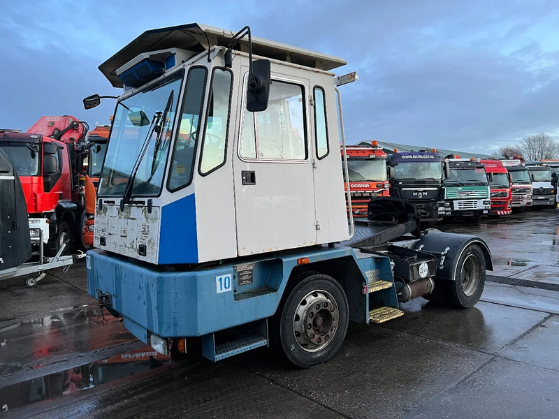 Mafi MT25T131C 4X2 *GEARBOX DON'T GO IN REVERSE* MT25T131C - Tracteur portuaire: photos 1 Mafi MT25T131C 4X2 *GEARBOX DON'T GO IN REVERSE* MT25T131C - Tracteur portuaire: photos 1