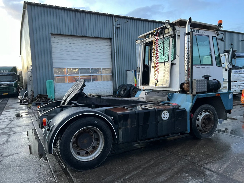 Mafi MT25T131C 4X2 *GEARBOX DON'T GO IN REVERSE* MT25T131C - Tracteur portuaire: photos 5 Mafi MT25T131C 4X2 *GEARBOX DON'T GO IN REVERSE* MT25T131C - Tracteur portuaire: photos 5