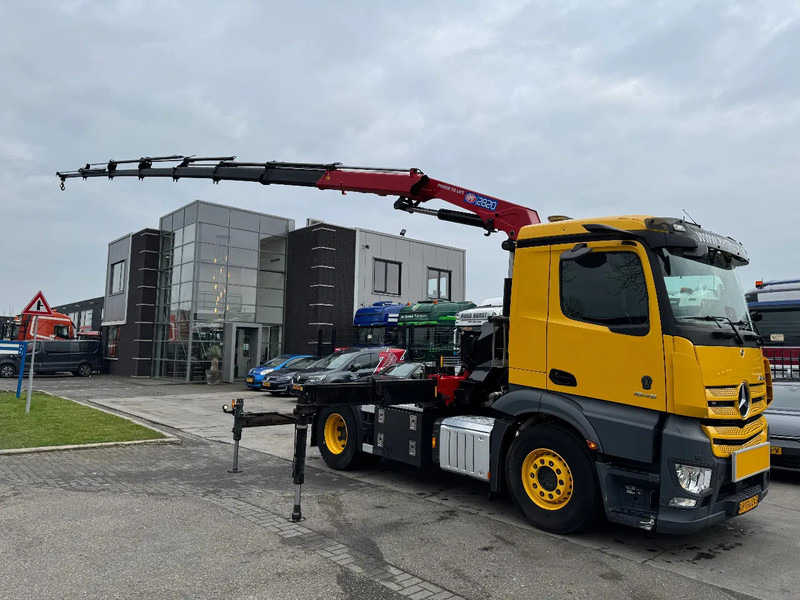 Mercedes-Benz Actros 1845 4X2 - EURO 6 + HMF 2820 + REMOTE + ONLY 105.446 KM - Camion grue: photos 2 Mercedes-Benz Actros 1845 4X2 - EURO 6 + HMF 2820 + REMOTE + ONLY 105.446 KM - Camion grue: photos 2
