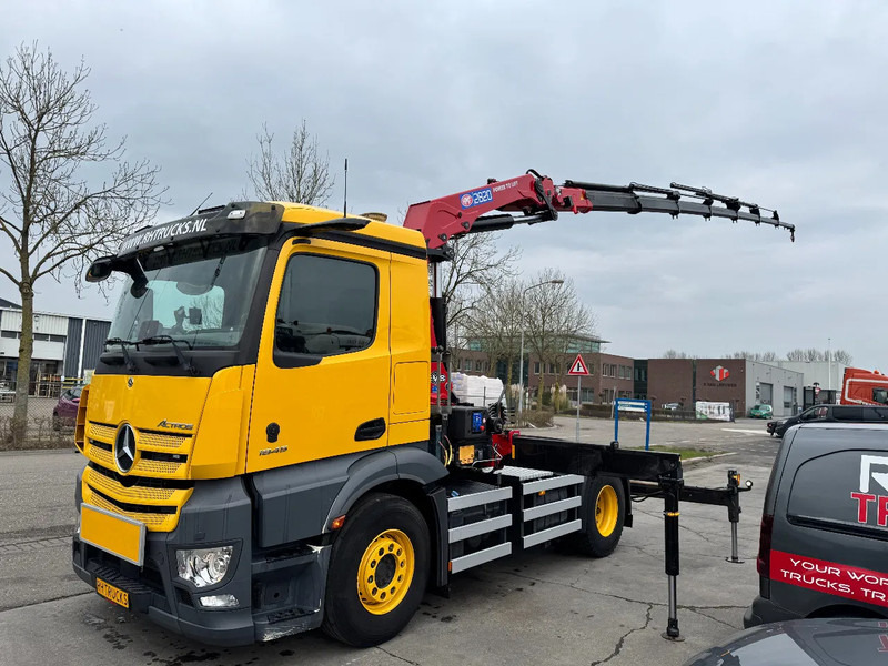 Mercedes-Benz Actros 1845 4X2 - EURO 6 + HMF 2820 + REMOTE + ONLY 105.446 KM - Camion grue: photos 1 Mercedes-Benz Actros 1845 4X2 - EURO 6 + HMF 2820 + REMOTE + ONLY 105.446 KM - Camion grue: photos 1