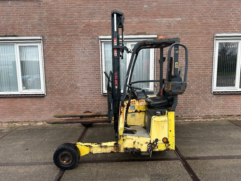 Moffett M4 25.3 2,5 TON SIDESHIFT DIESEL MEENEEMHEFTRUCK - Chariot embarqué: photos 3 Moffett M4 25.3 2,5 TON SIDESHIFT DIESEL MEENEEMHEFTRUCK - Chariot embarqué: photos 3