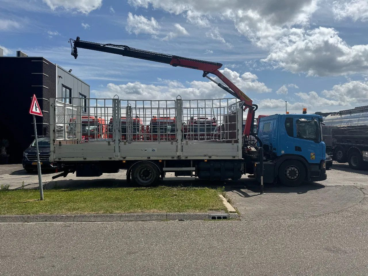 Scania P280 4X2 EURO 6 PALFINGER PK12002 + REMOTE CONTR - Camion plateau, Camion grue: photos 3 Scania P280 4X2 EURO 6 PALFINGER PK12002 + REMOTE CONTR - Camion plateau, Camion grue: photos 3