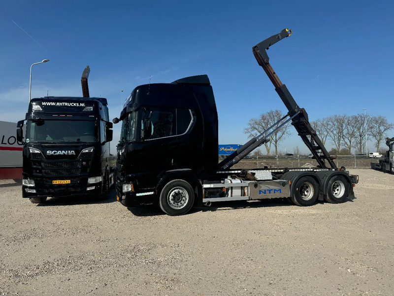 Scania R580 V8 6X2 VDL HOOK 20T RETARDER EURO 6 2 UNITS - Camion ampliroll: photos 2 Scania R580 V8 6X2 VDL HOOK 20T RETARDER EURO 6 2 UNITS - Camion ampliroll: photos 2
