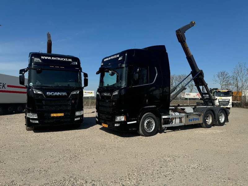 Scania R580 V8 NGS 6X2 EURO 6 VDL 20T HOOK - Camion ampliroll: photos 1 Scania R580 V8 NGS 6X2 EURO 6 VDL 20T HOOK - Camion ampliroll: photos 1