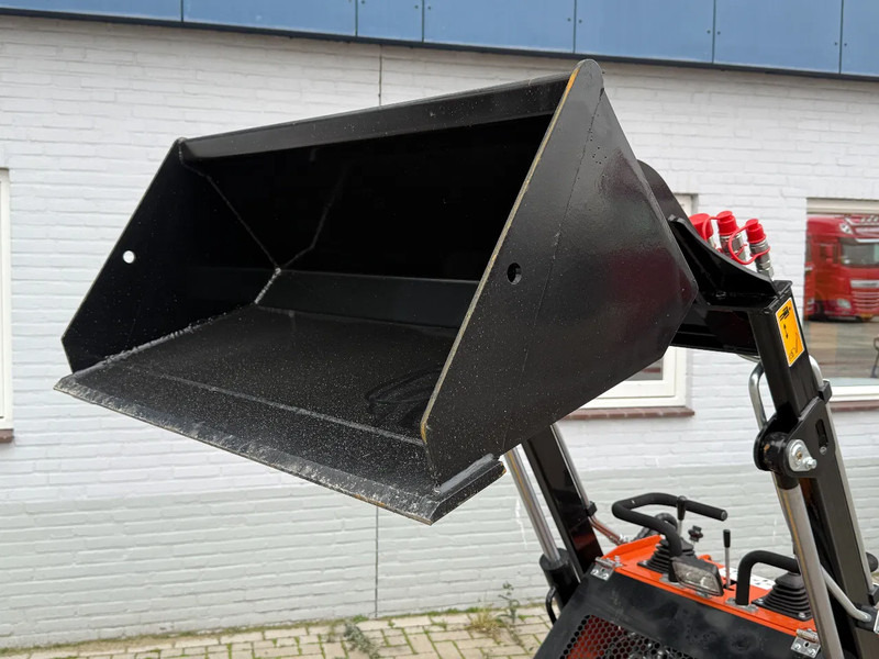 Skid steer loader SL36C - NEW & UNUSED! - Chargeuse compacte sur chenilles: photos 3 Skid steer loader SL36C - NEW & UNUSED! - Chargeuse compacte sur chenilles: photos 3