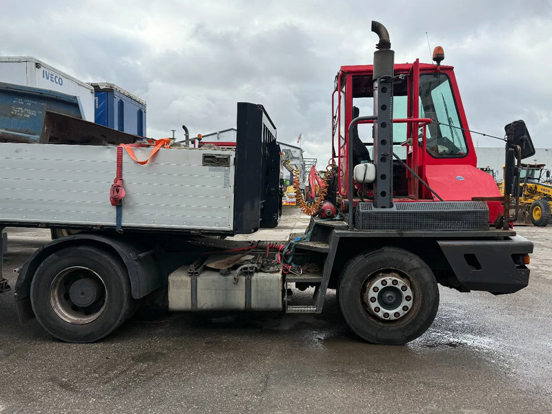 Terberg YT 180 4X2 - HUB REDUCTION + NL REGISTRATION! - Tracteur portuaire: photos 4 Terberg YT 180 4X2 - HUB REDUCTION + NL REGISTRATION! - Tracteur portuaire: photos 4