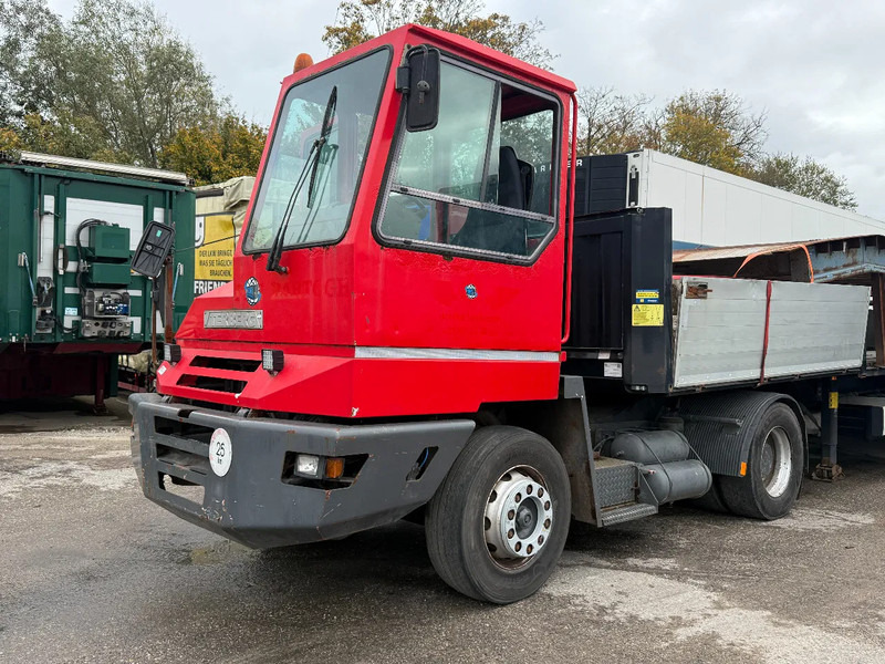 Terberg YT 180 4X2 - HUB REDUCTION + NL REGISTRATION! - Tracteur portuaire: photos 1 Terberg YT 180 4X2 - HUB REDUCTION + NL REGISTRATION! - Tracteur portuaire: photos 1