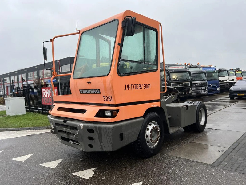 Terberg YT 222 YT222 - Tracteur portuaire: photos 1 Terberg YT 222 YT222 - Tracteur portuaire: photos 1