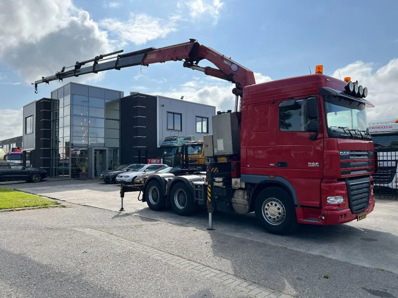 DAF XF 105.460 6X4 EURO 5 + HMF 4220 K6 + REMOTE CONTROL + RETARDER - Tracteur routier: photos 3 DAF XF 105.460 6X4 EURO 5 + HMF 4220 K6 + REMOTE CONTROL + RETARDER - Tracteur routier: photos 3