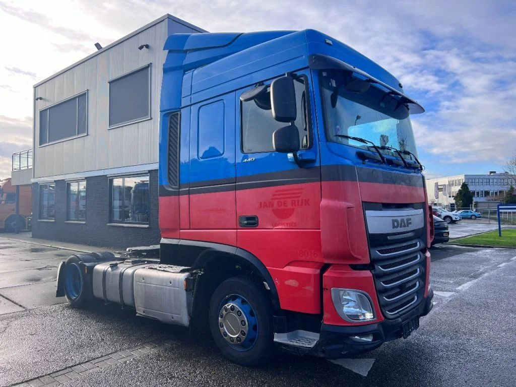 DAF XF 440 SC 4X2 MEGA 757.858km - Tracteur routier: photos 3 DAF XF 440 SC 4X2 MEGA 757.858km - Tracteur routier: photos 3