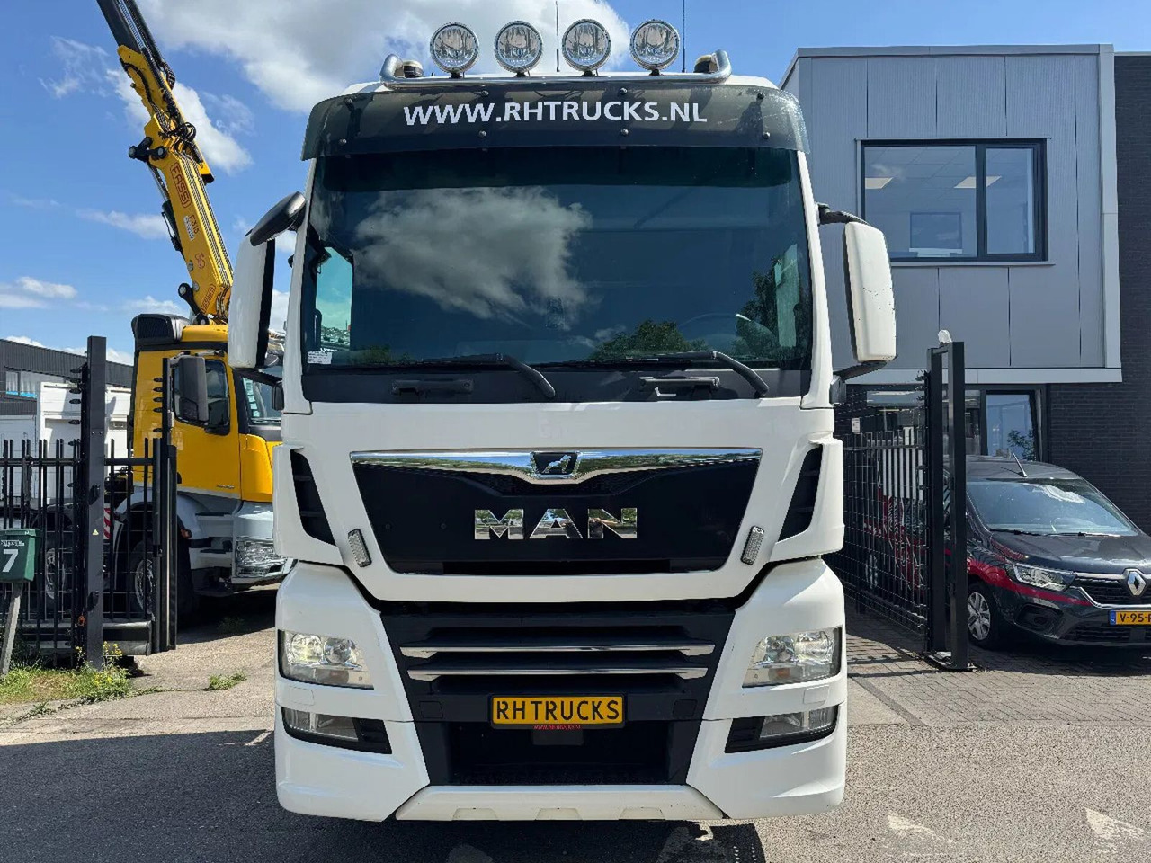 MAN TGX 28.500 6X2 EURO 6 RETARDER DOUBLE AIR - Tracteur routier: photos 2 MAN TGX 28.500 6X2 EURO 6 RETARDER DOUBLE AIR - Tracteur routier: photos 2