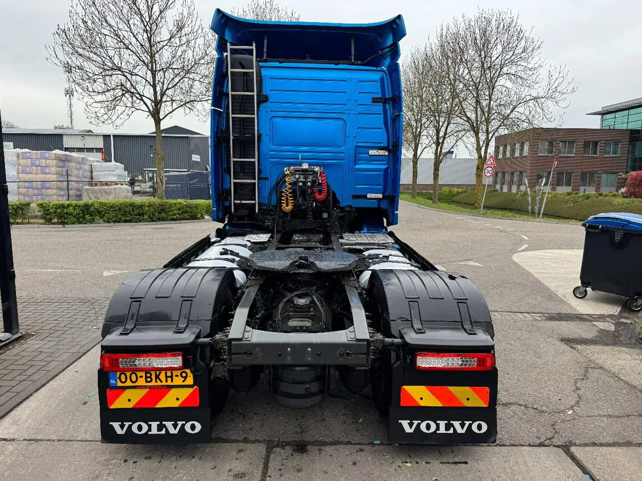Volvo FM 370 4X2 EURO 6 SKIRTS TÜV TILL 10-2025 - Tracteur routier: photos 5 Volvo FM 370 4X2 EURO 6 SKIRTS TÜV TILL 10-2025 - Tracteur routier: photos 5