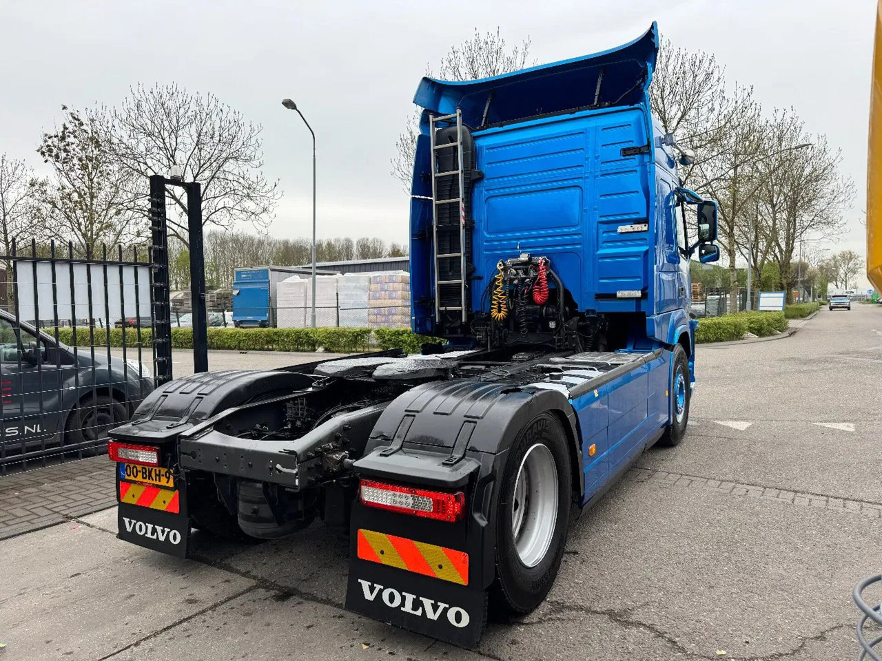 Volvo FM 370 4X2 EURO 6 SKIRTS TÜV TILL 10-2025 - Tracteur routier: photos 4 Volvo FM 370 4X2 EURO 6 SKIRTS TÜV TILL 10-2025 - Tracteur routier: photos 4