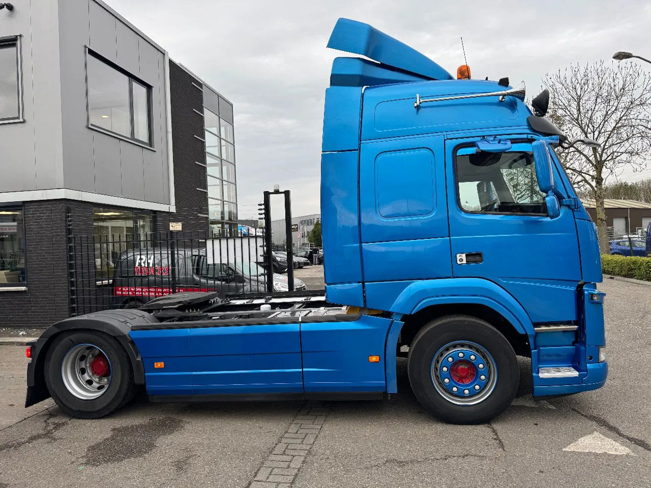 Volvo FM 370 4X2 SPOILERS EURO 6 SKIRTS HOLLAND TRUCK - Tracteur routier: photos 4 Volvo FM 370 4X2 SPOILERS EURO 6 SKIRTS HOLLAND TRUCK - Tracteur routier: photos 4
