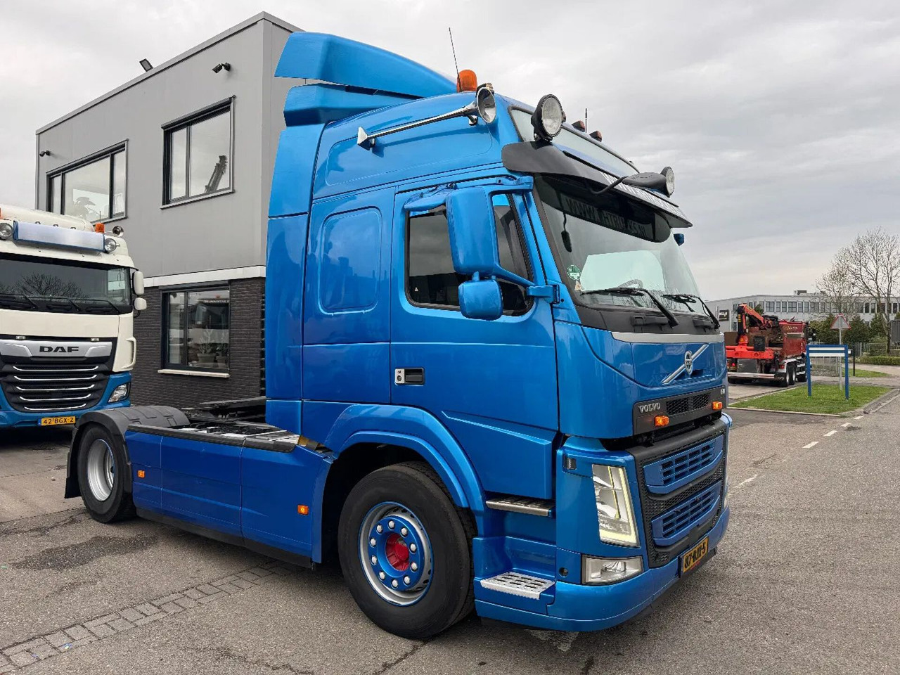 Volvo FM 370 4X2 SPOILERS EURO 6 SKIRTS HOLLAND TRUCK - Tracteur routier: photos 3 Volvo FM 370 4X2 SPOILERS EURO 6 SKIRTS HOLLAND TRUCK - Tracteur routier: photos 3