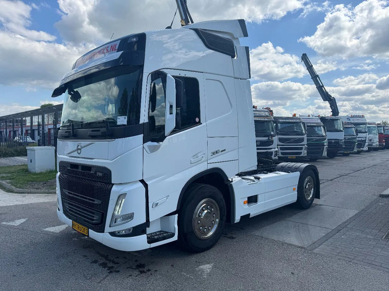 Volvo FM 380 4X2 EURO 6 NEW FACE SKIRTS AIRCO SPOILERS - Tracteur routier: photos 1 Volvo FM 380 4X2 EURO 6 NEW FACE SKIRTS AIRCO SPOILERS - Tracteur routier: photos 1