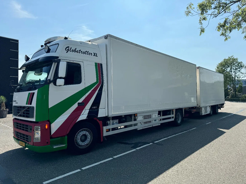 Volvo FH 12.420 4X2 EURO 3+ BURG HANGER + THERMO KING + DHOLLANDIA LIFT - Camion frigorifique: photos 1 Volvo FH 12.420 4X2 EURO 3+ BURG HANGER + THERMO KING + DHOLLANDIA LIFT - Camion frigorifique: photos 1