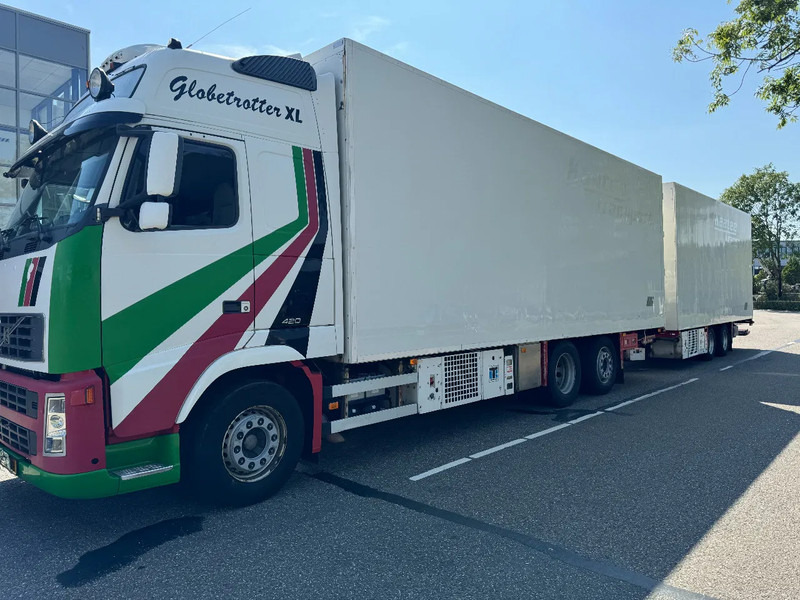 Volvo FH 12.420 6X2 - EURO 3 + HANGER NETAM-FRUEHAUF + THERMOKING + DHOLLANDIA LIFT - Camion frigorifique: photos 3 Volvo FH 12.420 6X2 - EURO 3 + HANGER NETAM-FRUEHAUF + THERMOKING + DHOLLANDIA LIFT - Camion frigorifique: photos 3