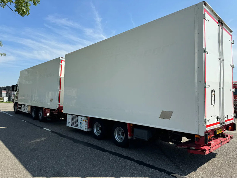 Volvo FH 12.420 6X2 - EURO 3 + HANGER NETAM-FRUEHAUF + THERMOKING + DHOLLANDIA LIFT - Camion frigorifique: photos 4 Volvo FH 12.420 6X2 - EURO 3 + HANGER NETAM-FRUEHAUF + THERMOKING + DHOLLANDIA LIFT - Camion frigorifique: photos 4