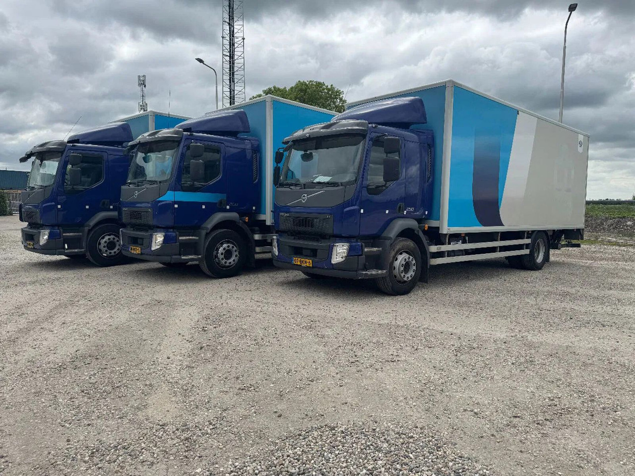 Volvo FL 250 4X2 EURO 6 CARGO LOCK + DHOLLANDIA LIFT T - Camion fourgon: photos 1 Volvo FL 250 4X2 EURO 6 CARGO LOCK + DHOLLANDIA LIFT T - Camion fourgon: photos 1